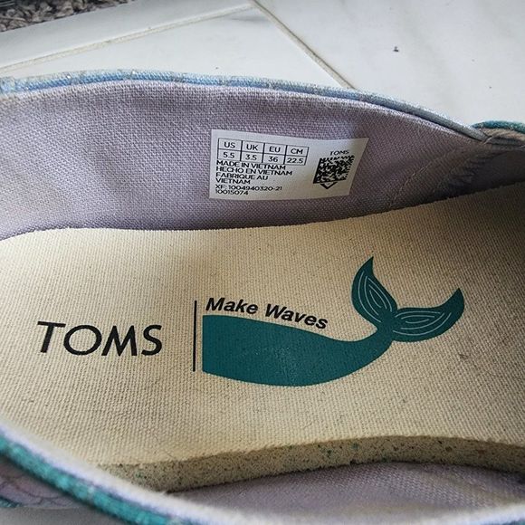 Toms Slip-On Shoes | Mermaid Scale Tail Pattern | size 5.5 - Picture 5 of 5